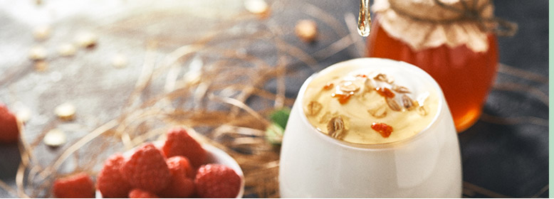 Gouter au Yaourt Grec, Amandes et Abricots secs